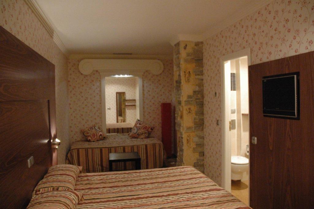 Hotel Ideal Вільярробледо Екстер'єр фото